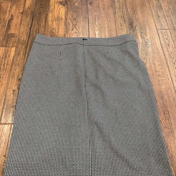 Ann Taylor Skirt - Picture 3 of 4